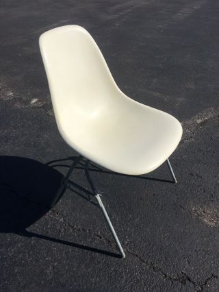 Vintage Herman Miller Eames Fiberglass Shell Chair White