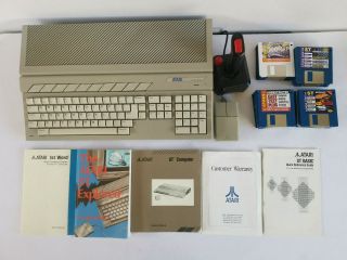 Atari St 520st Fm Vintage Computer.  With Games - Mouse - Joystick