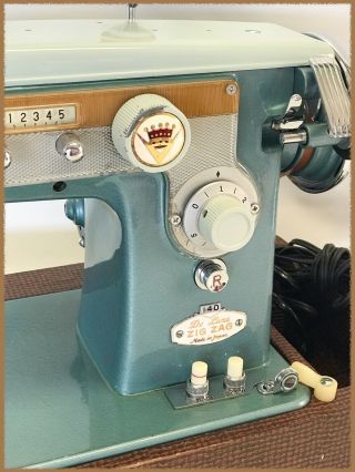 VINTAGE 1950s REMINGTON SEWING MACHINE ZIG ZAG (BLUE) - SERVICED & w/ CASE 3