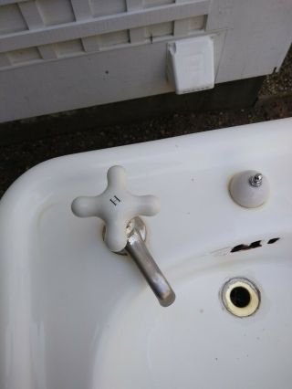 Vintage Pedestal Sink 4