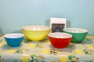 ViNTAGE 1940’s Pyrex PRiMARY COLORS Nesting Glass MIXING BOWLS Set of 4 3