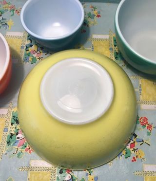 ViNTAGE 1940’s Pyrex PRiMARY COLORS Nesting Glass MIXING BOWLS Set of 4 4