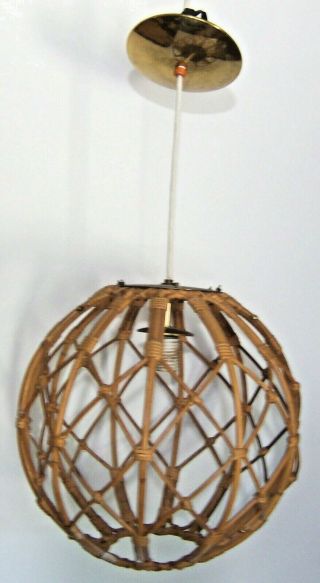 Vtg Lightolier Mid Century Modern Bamboo Rattan Globe Hanging Pendant Light