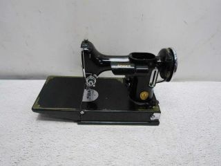 Antique Singer Featherweight Sewing Machine 221 - 1 Pre - Owned