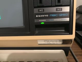 Vintage Sanyo MBC 1250 Personal Computer CRT Console Display Dual 5.  25 Drives 3