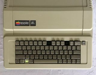Vintage Apple IIe A2S2064 Desktop Computer System Powers On 3