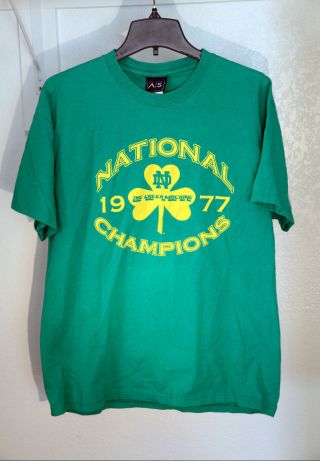 Vintage 1977 Notre Dame Fighting Irish Football National Champions T - Shirt