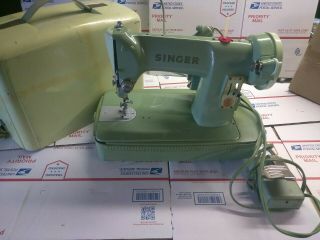 Vintage Singer Model 185j Sewing Machine W/ Accessories Good Running