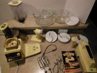 903 Oster Regency 12 Speed Vintage Kitchen Center Mixer W/2 Glass Bowls