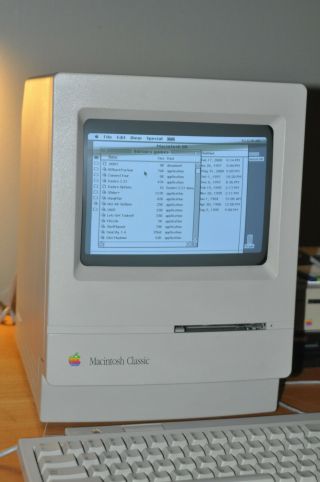Vintage Apple Macintosh Classic Computer M1420 -