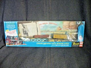 Vintage Revell Ho Electric Train Set Union Pacific Steam Loco / Smoke Set.