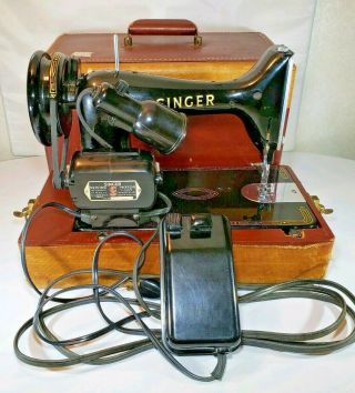 Vintage Singer Sewing Machine With Case & Pedal Ek448186 99k