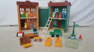 Vintage Fisher Price Little People Play Family Sesame Street (938)