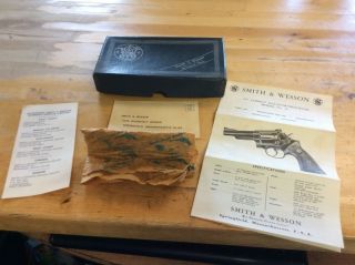 Vtg Smith & Wesson Model 19.  357 Empty Gun Weapon Box W/ Papers Combat Magnum