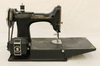 Vtg Singer Portable Sewing Machine In Case AF379462 8