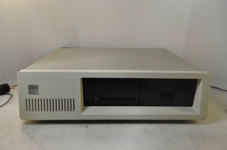 Vintage IBM 5160 Personal Desktop Computer XT - Powers on - 2