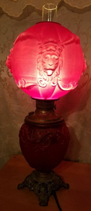 Antique Victorian Gwtw Oil Kerosene Glass Red Satin Lion Banquet Lamp