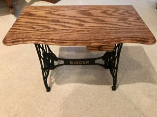 Vintage Singer Toy Sewing Machine Oak Table 16 " X 8.  5 " X 10.  5 "
