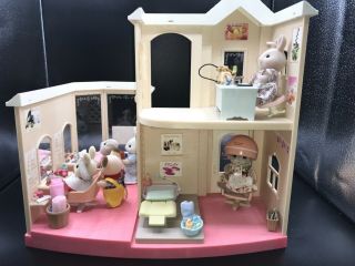Calico Critters Sylvanian Families Beauty Salon With 5 Figures Boxed Rare Htf