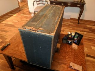 Vintage Suitcase Pump Organ with Bellows 2
