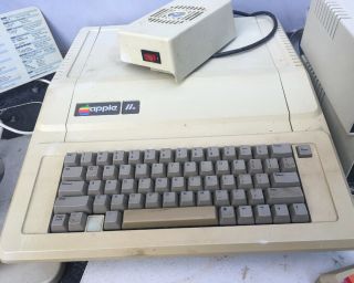 Vintage Apple IIe Computer Bundle A2S2064 Monitor A2M2010 Floppy Disk Drive 2