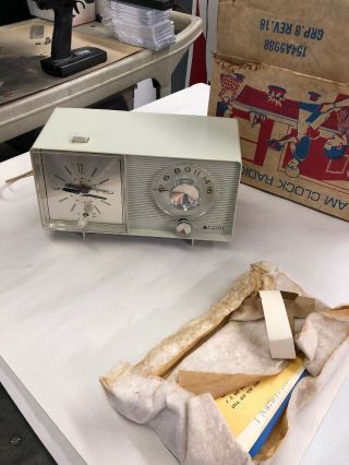 Complete Vintage Ge Clock Radio General Electric Frost C4410