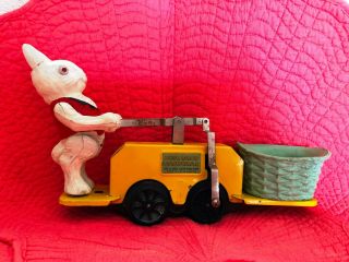Vintage Lionel 1103 Peter Rabbit Chick - Mobile Train Car