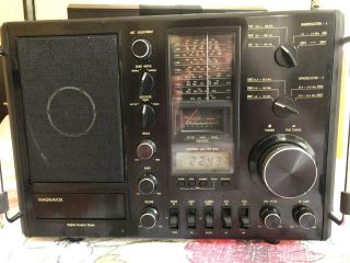 Magnavox 999 Am/fm/shortwave Portable Radio - - Rare Listing