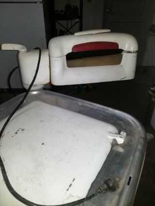 Vintage Maytag Washing Machine with Hand Wringer 6