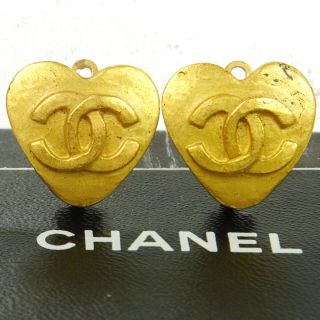 Auth Chanel Vintage Cc Logos Heart Motif Earrings 0.  7 - 0.  7 " Clip - On K07976c