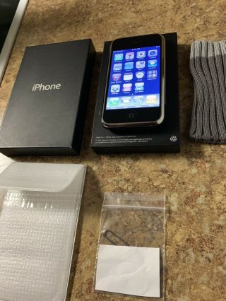 Apple Iphone 1st Generation - 8gb Black / Silver.  Rare Apple Thin Box