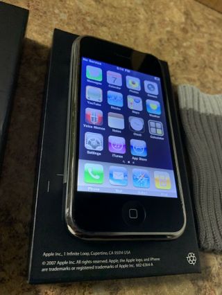 Apple iPhone 1st Generation - 8GB Black / Silver.  Rare Apple Thin Box 2