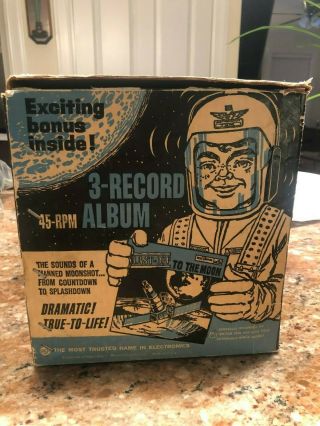 VINTAGE RCA VICTOR SPACE ASTRONAUT HELMET AND RECORD 3
