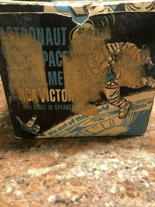 VINTAGE RCA VICTOR SPACE ASTRONAUT HELMET AND RECORD 4