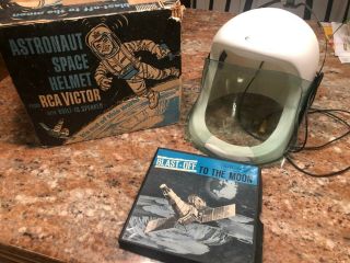 VINTAGE RCA VICTOR SPACE ASTRONAUT HELMET AND RECORD 5