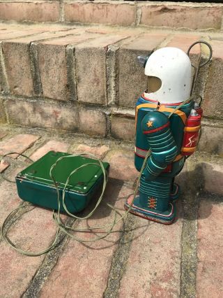 Vintage Space Robot Space Man Commando Tin Battery Op Toy Japan Modern Toys Co. 8
