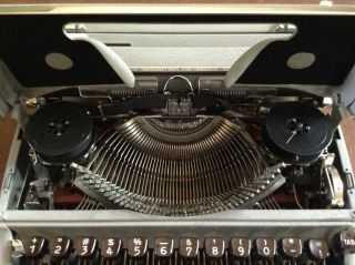 Olympia 1958 SM3 Portable Typewriter Deluxe W/ Rare 