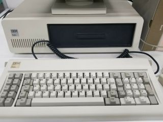 Vintage IBM PC Model 5150 2