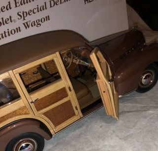 Danbury 1941 Chevrolet Special Deluxe Station Wagon 1/24 W Box Rare 4