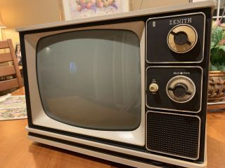 ZENITH VINTAGE TELEVISION SET Manufactured 1976 6