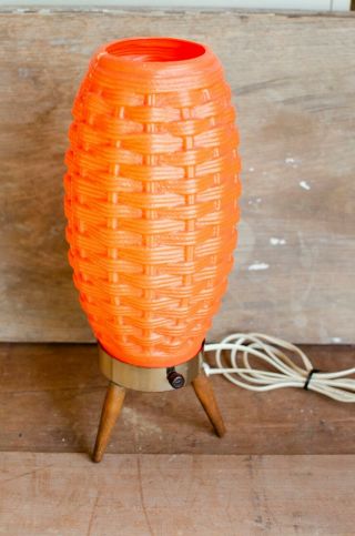 Vintage Plastic Beehive Basket Weave Tripod Lamp Atomic Mid Century Modern Orang 8
