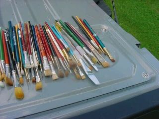 135,  OLD VINTAGE artist paint brushes assorted sizes makes - delta - bellaire - eagle 4
