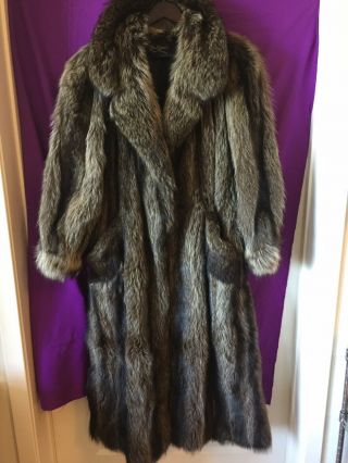 Canadian Made Vintage Raccoon Fur Coat Womens Size M.