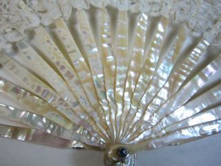 Antique Victorian Mother of Pearl & Bone Chantilly Lace Hand Fan w Box 2