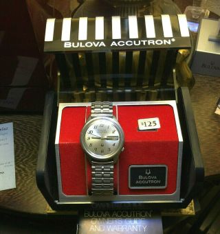 Vintage Bulova Accutron N9 Men ' s 2193 Day/Date Watch with Case,  Box,  Booklet 3