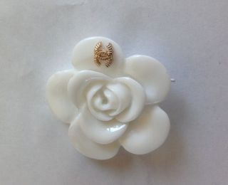 VINTAGE CHANEL WHITE FLOWER BUTTONS SIZE 1,  5 in 3