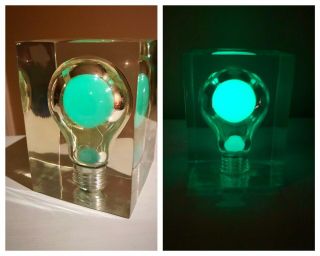 Vtg Lucite Pop Art Encased Glow In The Dark Light Bulb Paperweight 4.  25” Inches