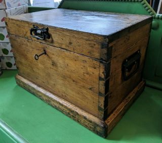 Lockable Antique Old Wooden Chest Box Storage Mini Trunk Dovetail Joints Vintage