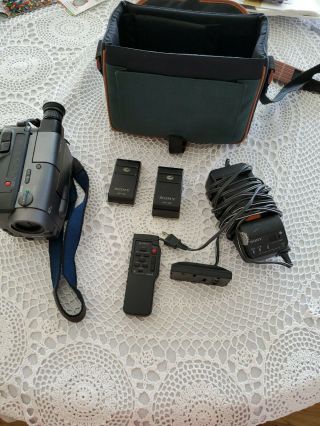 Vintage Sony Handycam Hi8 CCD - TRV60 NTSC 2 batteries charger remote & case 6