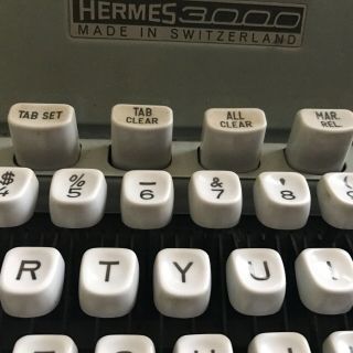 HERMES 3000 SWITZERLAND VINTAGE PORTABLE TYPEWRITER 2